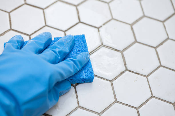 Choisir entre la facturation au m² ou à l’heure dépend du projet. D’abord, optez pour le m² lors de grandes surfaces.