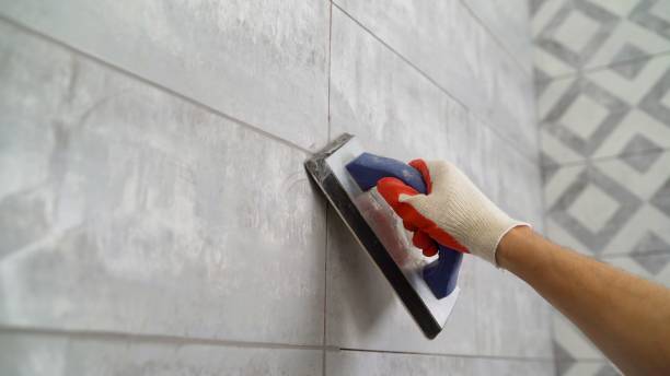 D’abord, il faut savoir que le tarif d’un carreleur au m² varie selon plusieurs critères. Ensuite, la surface totale impacte directement