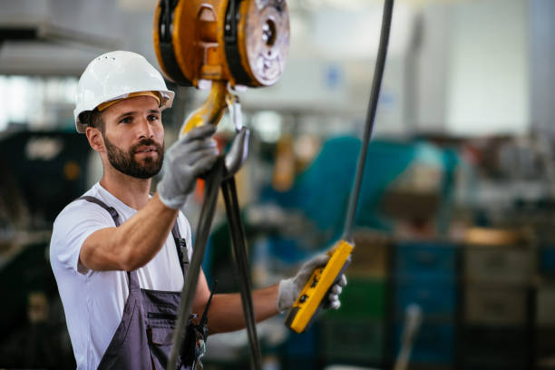 Avant toute chose, un ascensoriste commence toujours par une étude technique du bâtiment. En effet, cette phase permet de déterminer