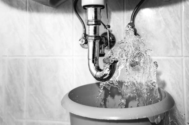 Un plombier solaire installe des équipements thermiques produisant de l’eau chaude écologique. En effet, il maîtrise