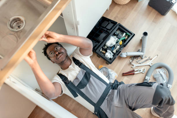 Faire appel à un plombier solaire devient une solution rentable pour un petit logement. Ainsi. Le coût dépend surtout du type